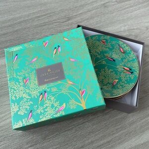 Sara Miller For Portmeirion Set Da 6 Sottobicchieri In Ceramica Con Foglie Incise - Blu Notte - 10,5x10,5 Cm - Confezione Regalo - 2
